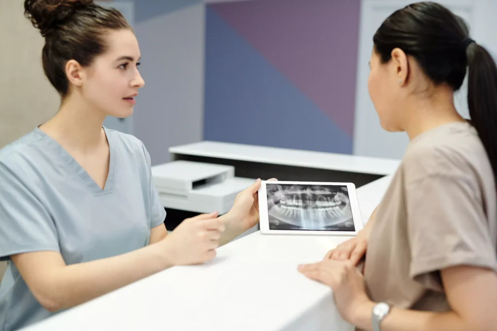 Как автоматизация помогает управлять взаимоотношениями с пациентами стоматологической клиники